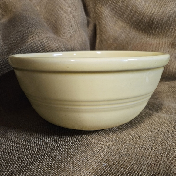 Sevilla Other - Vintage Sevilla 9 inch mixing or serving bowl